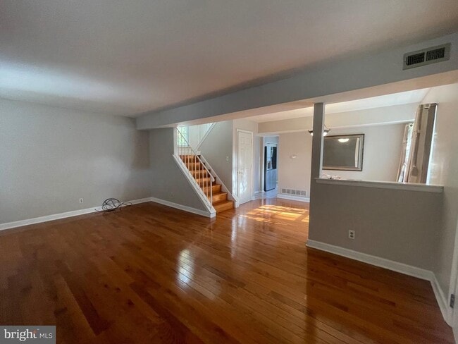 Building Photo - 4 Brookview Dr