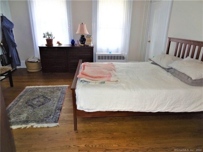 Foto del edificio - 237 Brewster St