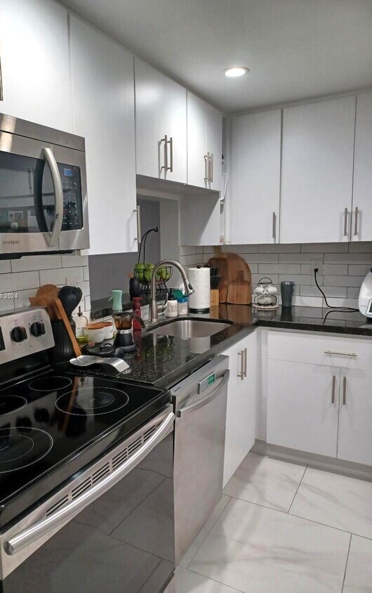 Primary Photo - 8045 SW 107th Ave