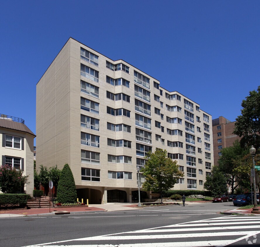 Building Photo - 922 24th St NW