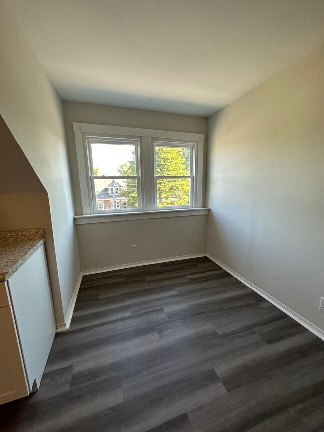 Foto del edificio - 4173 Forest Ave