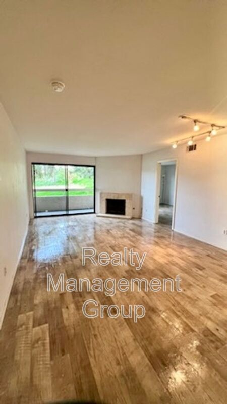 Foto principal - 2630 Erie St
