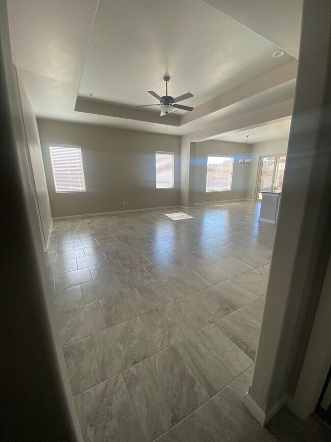 Building Photo - Newer 3 Bedroom+ Office Near Red Hawk Golf Course