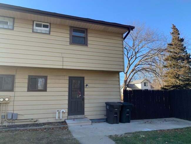 Rear view - 1157 Sage St