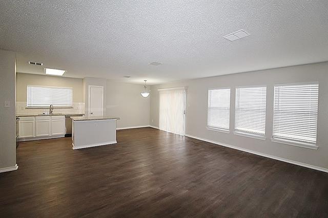 Foto del edificio - 300 Rosewood Ln