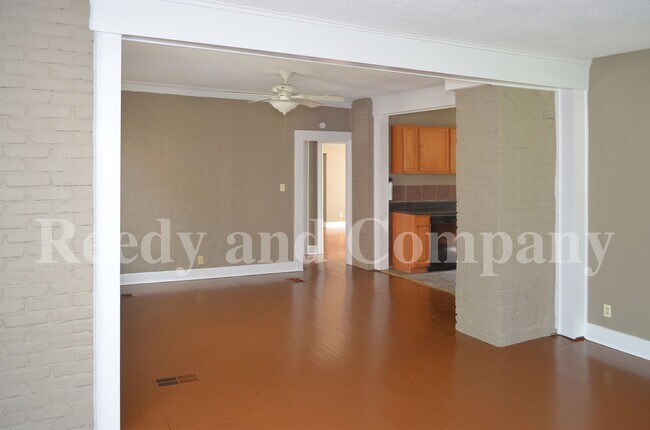 Foto del edificio - FIRST MONTH FREE; Adorable Duplex in Cross...