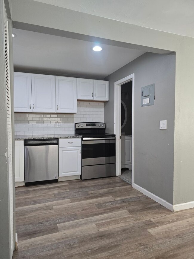 Updated 2 Bedroom 1.5 Bath in Westminster - Updated 2 Bedroom 1.5 Bath in Westminster Apartment