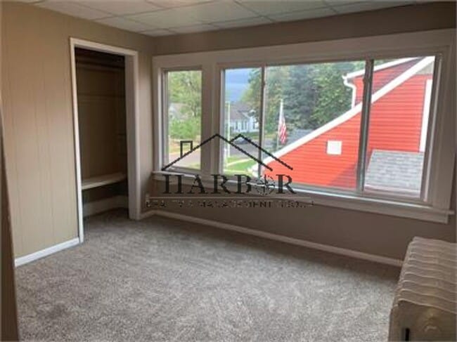 Building Photo - 28 6th Ave SE