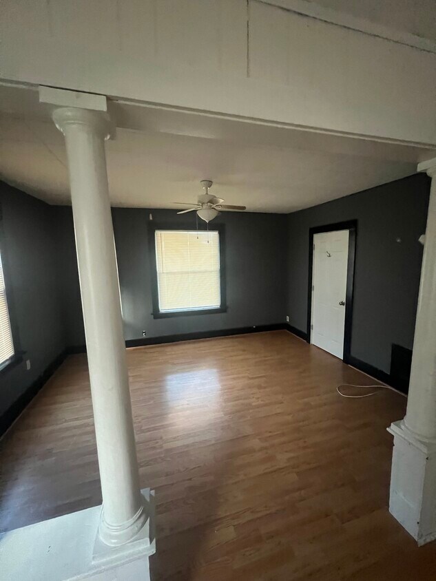 Living room - 140 Berlin Ave