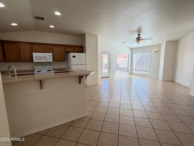 Building Photo - 5036 E Catalina Ct