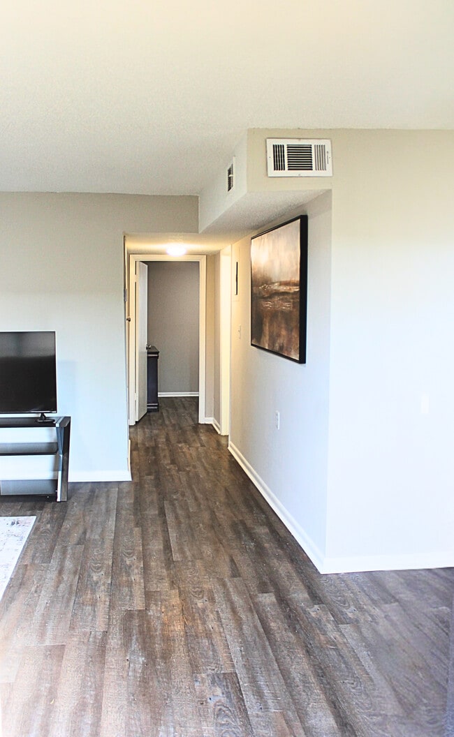 Building Photo - The Oaklyn