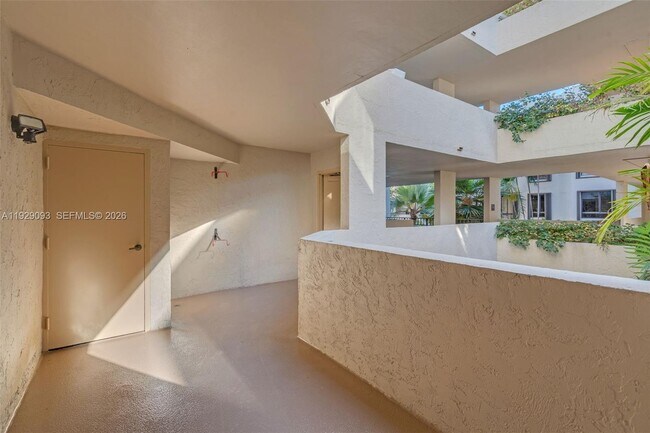 Building Photo - 121 Crandon Blvd