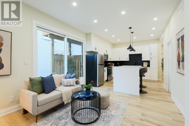 Building Photo - 6 Luttrell Ave