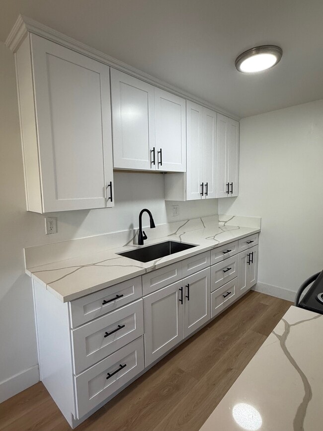 Building Photo - Buena Capri Apartments