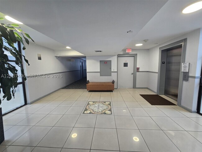 Foto del edificio - 16919 N Bay Rd