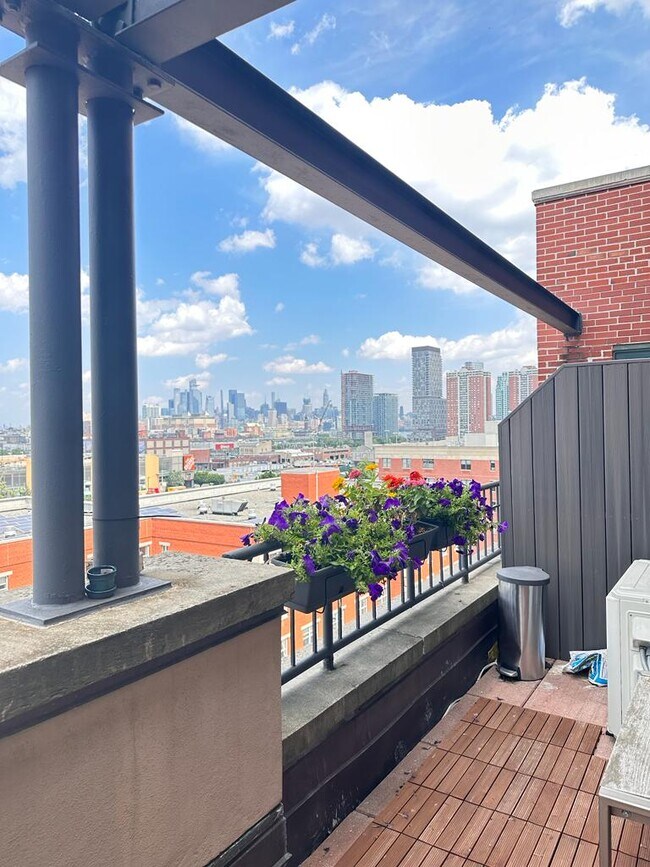 Outdoor Patio - 205 10th St