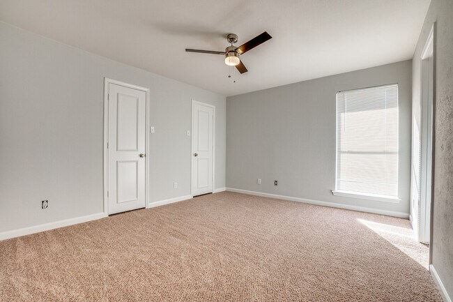 Foto del edificio - 13345/13347 Fall Manor Dr