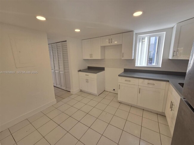 Building Photo - 3940 NW 76th Terrace