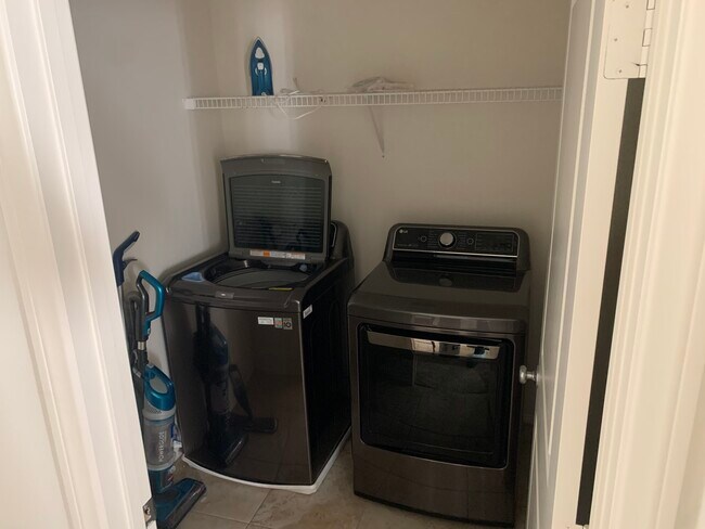 Foto del edificio - 1230 Hopespring Loop Ave