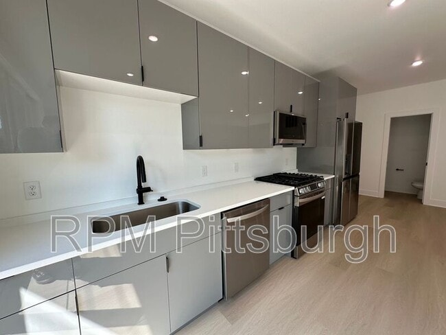 Foto del edificio - 1403 Sarah St