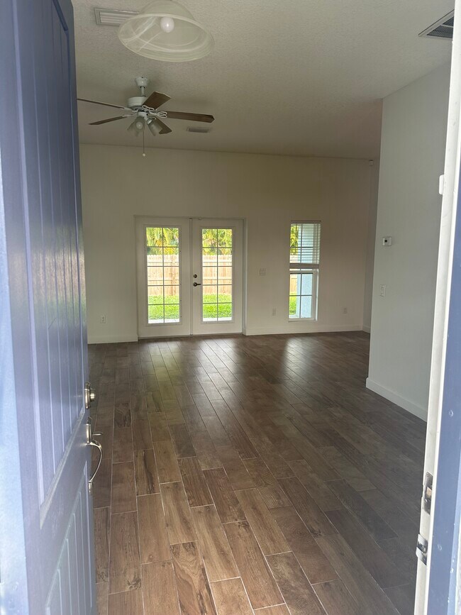 Foto del edificio - 1216 33rd Ave SW