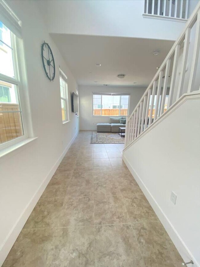 Building Photo - 1674 S Macias Pl