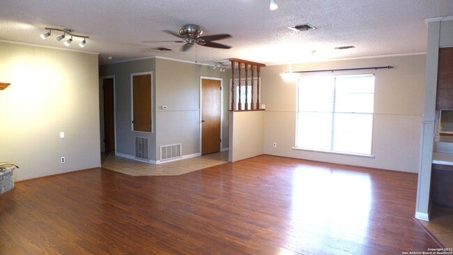 Building Photo - 25 US-87