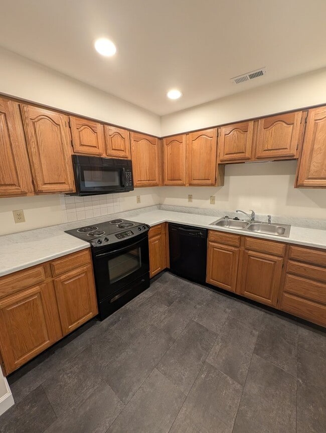 Building Photo - 2 Bed/ 2 Bath- Village South Condominiums - Available NOW!