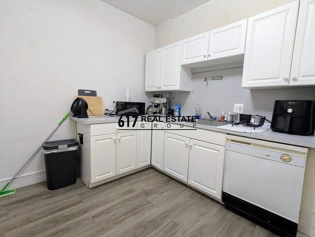 Building Photo - 54 Egmont St