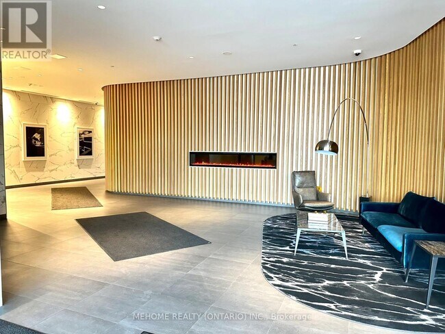 Building Photo - 120 Varna Dr