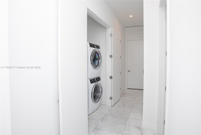 Foto del edificio - 2821 S Bayshore Dr
