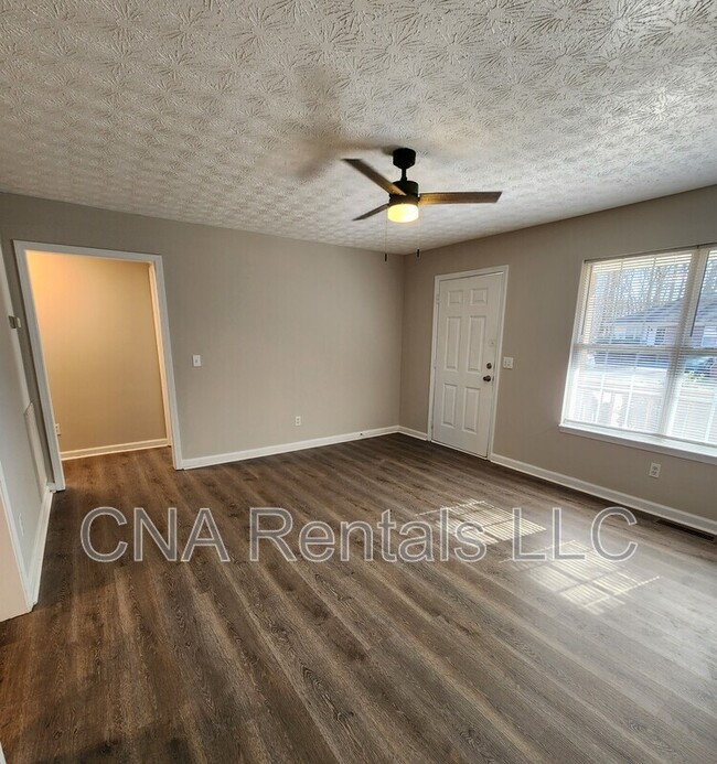 Building Photo - 215 Green Acre Ln