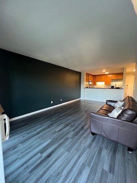 Building Photo - 3030 Suncrest Dr