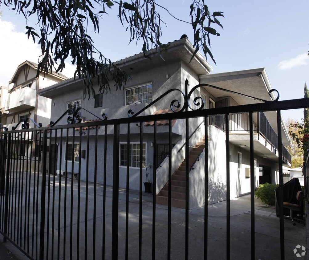 Foto del edificio - 6706 Coldwater Canyon Ave