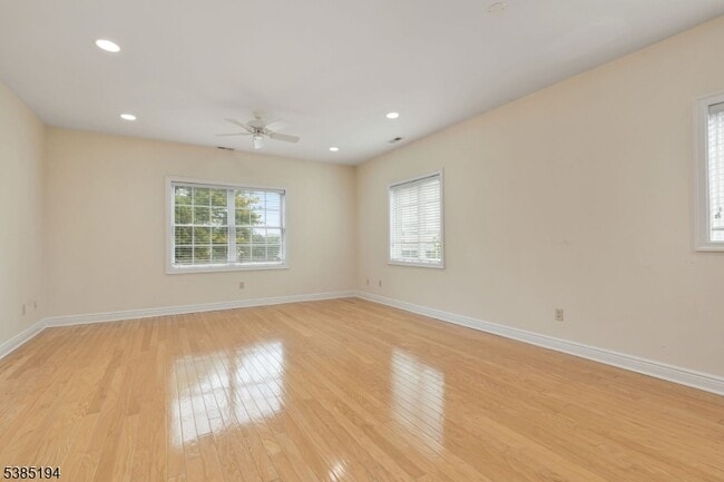 Building Photo - 453 Springfield Ave