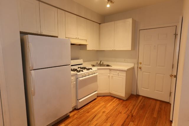 Building Photo - 909 W Dakin St