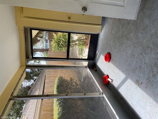 Building Photo - 2 br, 1 bath House - 214 Waverly Way