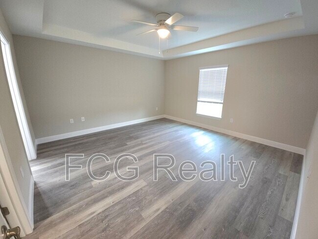 Building Photo - 122 Larch Rd