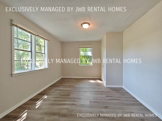 Building Photo - 2210 Moncrief Rd