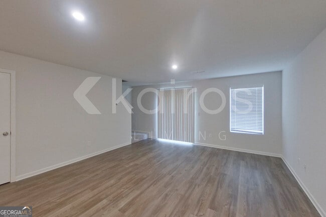 Building Photo - 371 Ironwood Ct
