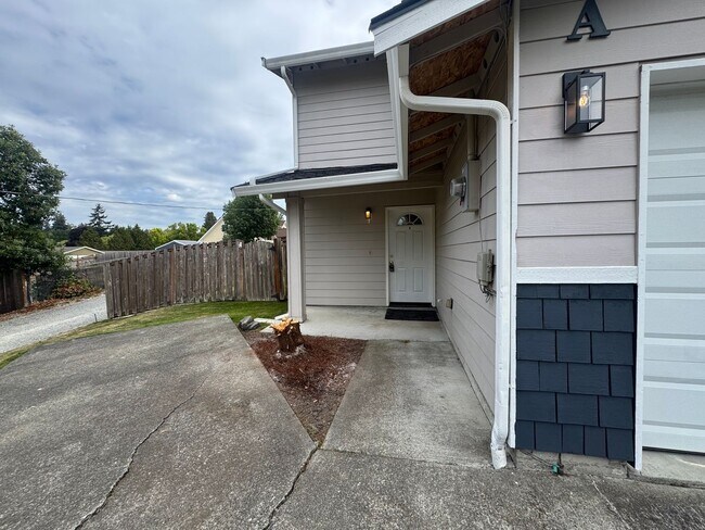 Building Photo - 610 11th Ave