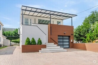 Building Photo - 2105 Bay Blvd