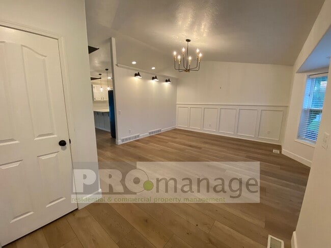 Building Photo - 1743 Deer Valley Dr