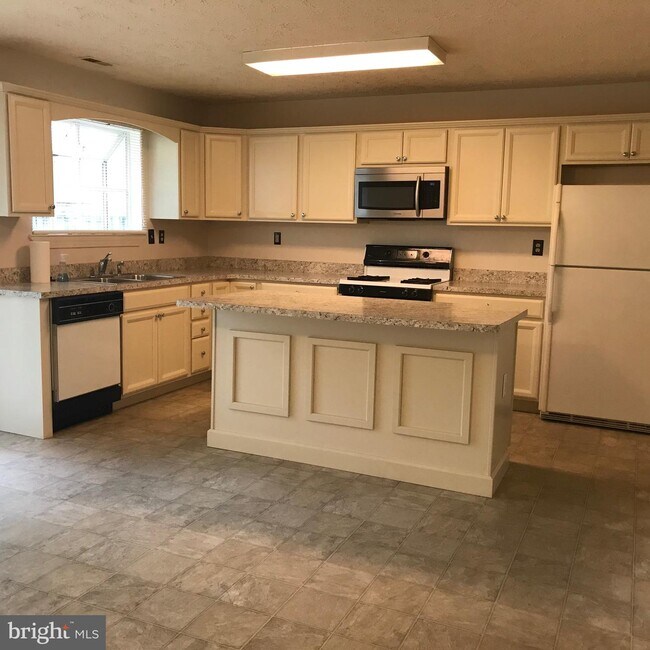 Foto del edificio - 5309 Halibut Pl
