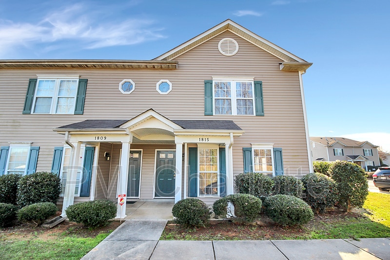 Photo - 1815 Butterfly Ln