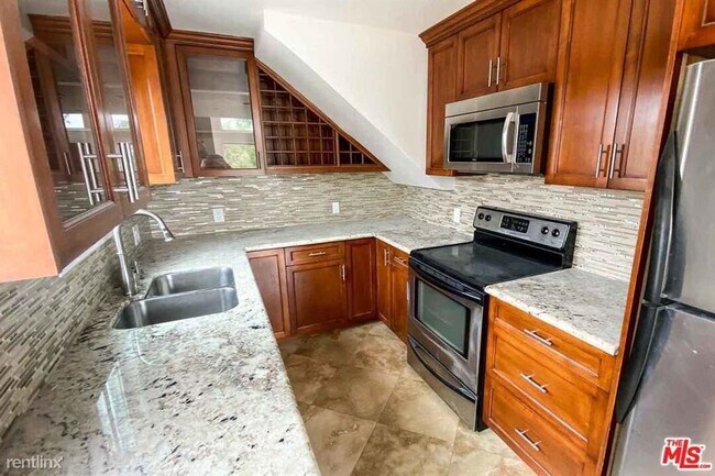 Building Photo - 2 br, 2 bath House - 29 Yawl St # B