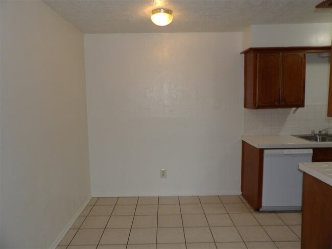 Foto del edificio - 6405 NW Oak Ave