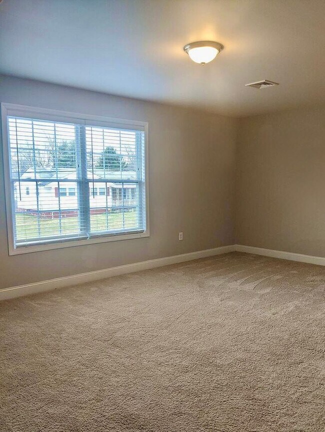 Foto del edificio - 254 Upland Ave