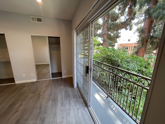 Building Photo - 7035 Lanewood Ave