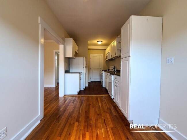 Building Photo - 1 bedroom in CHICAGO IL 60613